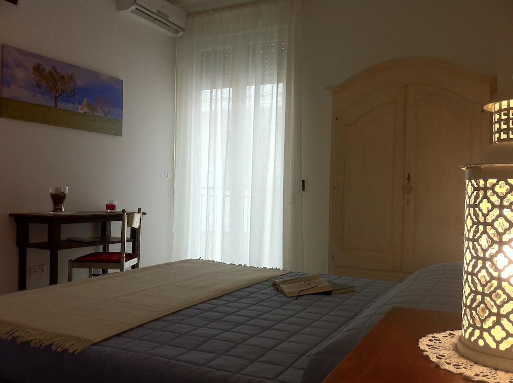 Dimora Delle Rondini Bed and Breakfast Polignano a Mare Rum bild