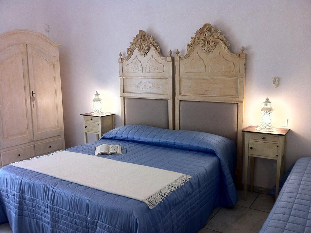 Dimora Delle Rondini Bed and Breakfast Polignano a Mare Rum bild