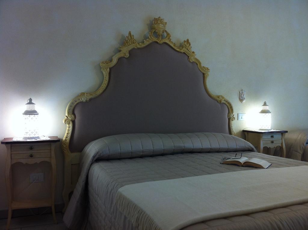 Dimora Delle Rondini Bed and Breakfast Polignano a Mare Rum bild