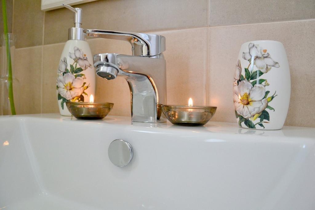 Dimora Delle Rondini Bed and Breakfast Polignano a Mare Rum bild